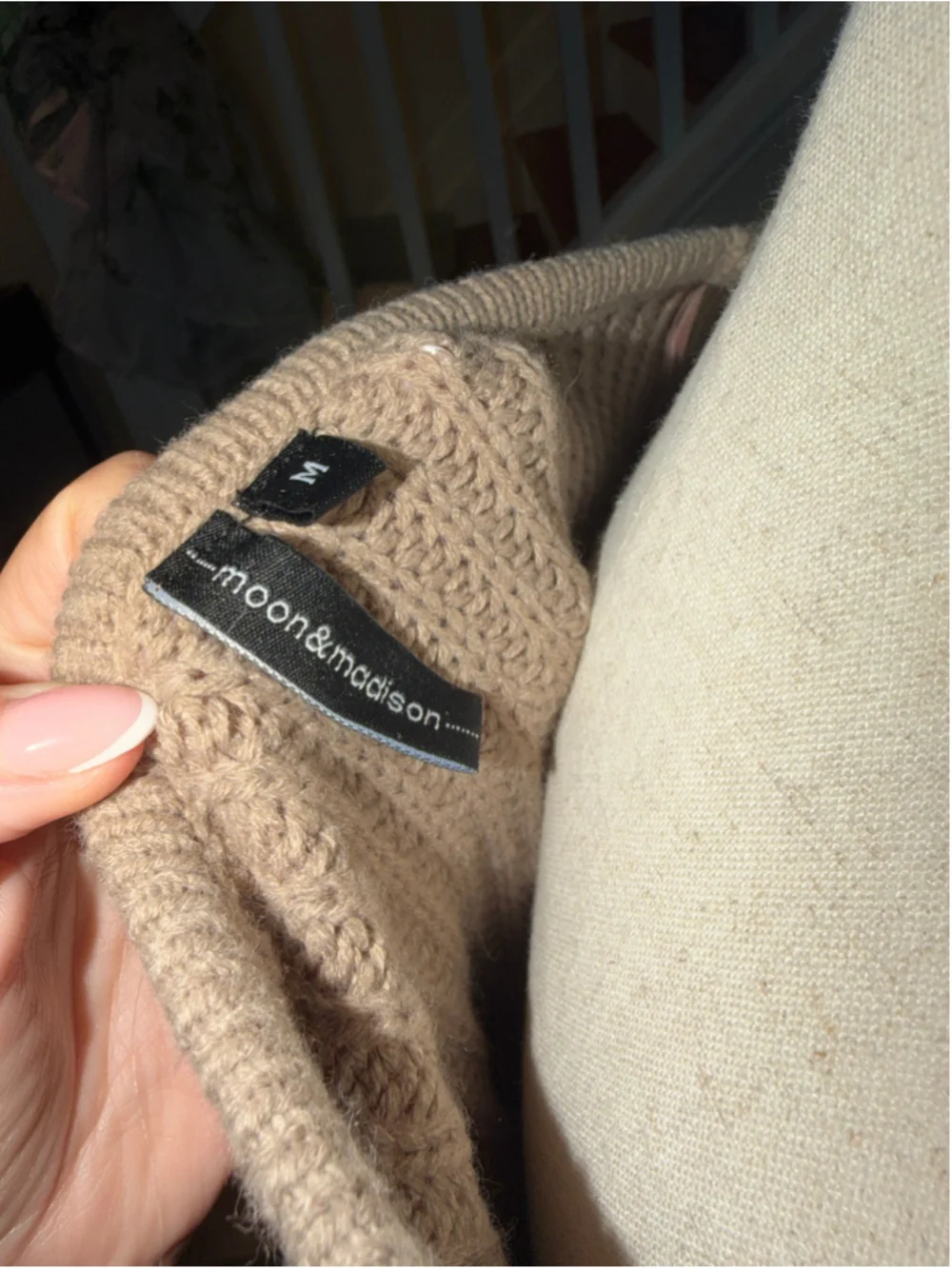Women's Moon & Madison V-Neck Knit Sweater Beige Size M